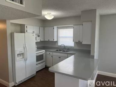 Main picture of 1014 W Baker St