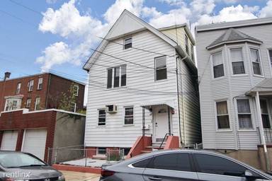 Main picture of 42 Davis St
