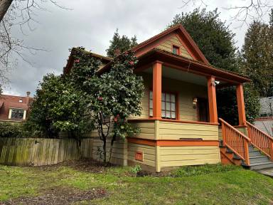 Main picture of 3329 SE Madison St
