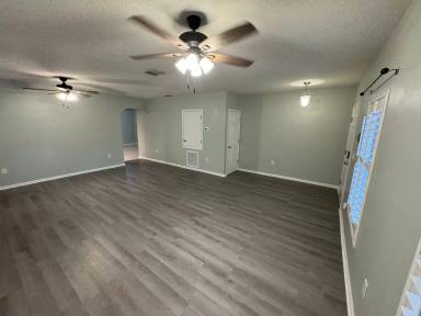 Main picture of 5281 Talbot Blvd