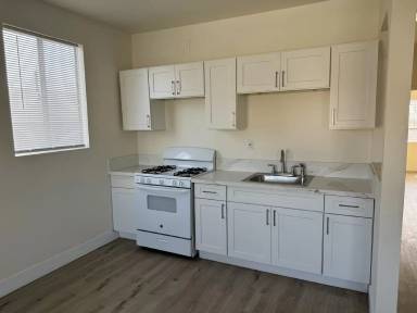 Main picture of 1035 Orange Ave