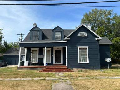Main picture of 1142 Lyle St