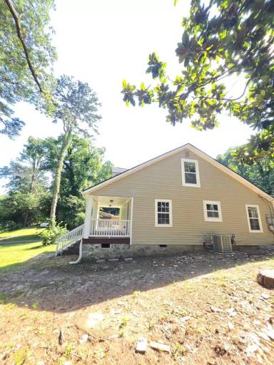 Main picture of 220 Hillside Dr