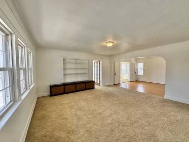 Main picture of 701 N Chestnut Ave