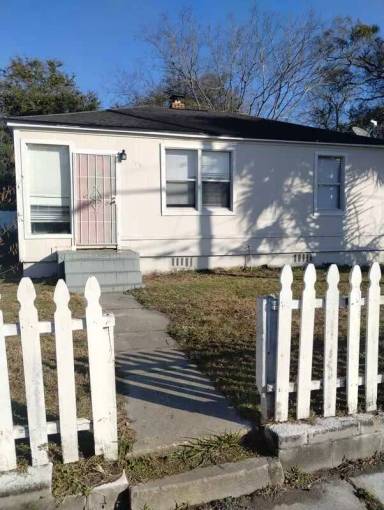 Main picture of 1095 W 12th St
