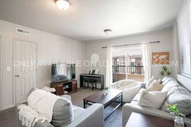 Main picture of 866 E 700 N