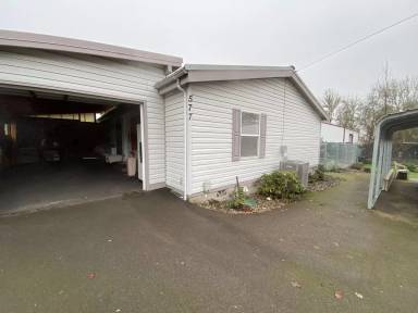 Main picture of 577 NE Housley Ave