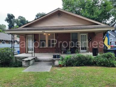 Main picture of 2323 Blossom St