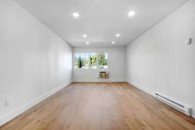 Main picture of 930 N Martel Ave