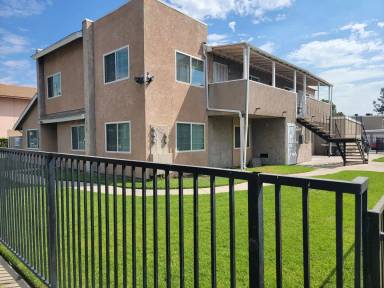 Main picture of 1095 N Lilac Ave