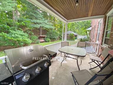 Main picture of 33 Wesley St