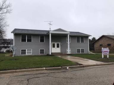 Main picture of 720 1st St NE