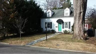 Main picture of 1004 School St