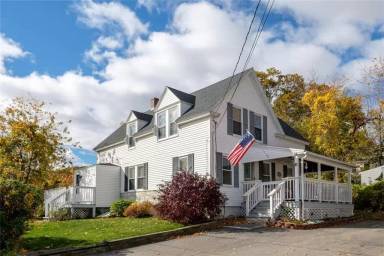Main picture of 12 Center St