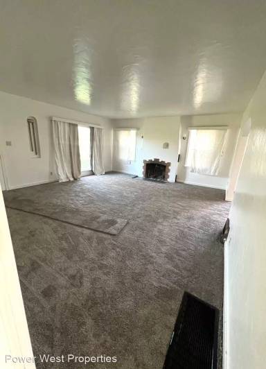 Main picture of 9742 Jones Ave