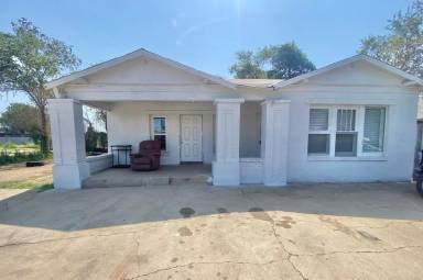 Main picture of 1909 Dixie Dr