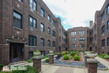 Main picture of 744 W Addison St