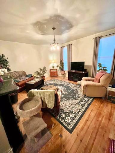 Main picture of 107 N Spring St