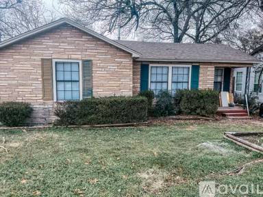 Main picture of 1105 Woodlawn Blvd