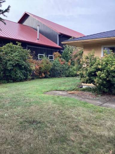 Main picture of 33038 Highway 99E