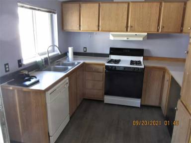 Main picture of 10819 SE Bush St