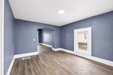 Main picture of 820 S River St