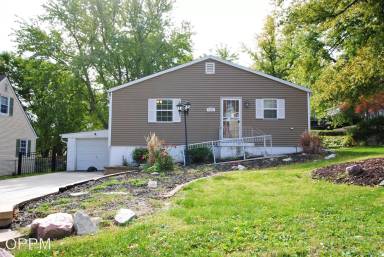 Main picture of 6703 Lake St