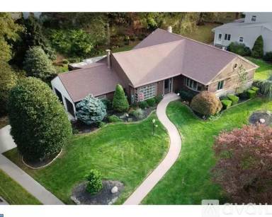 Main picture of 410 Narragansett Dr