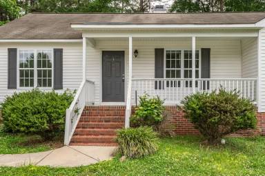 Main picture of 220 Wood Green Dr