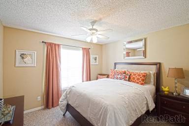 Main picture of Pinewood Park Apartments