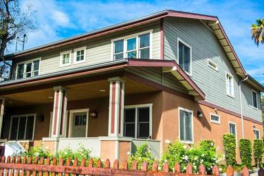 Main picture of 1383 W 22nd St