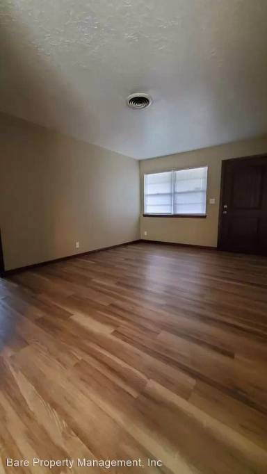 Main picture of 1221 Charleston Ct