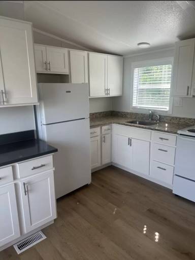Main picture of 206 Friendly Cir