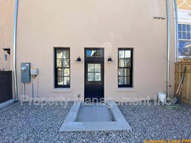 Main picture of 807 S Main St