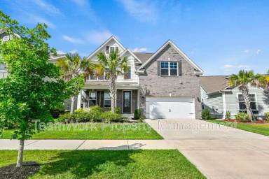 Main picture of 233 Seaworthy St
