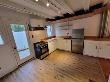 Main picture of 223 Mercer St