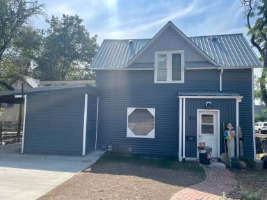 Main picture of 701 E 3rd St