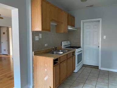 Main picture of 3050 W Polk St