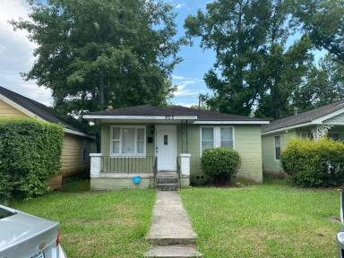Main picture of 805 W 51st St