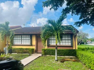 Main picture of 8449 SW 148th Pl