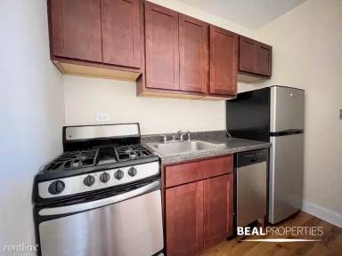 Main picture of 818 W Diversey Pkwy