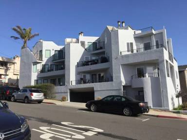 Main picture of 348 Manhattan Ave
