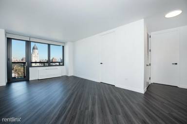 Main picture of 250 East Houston