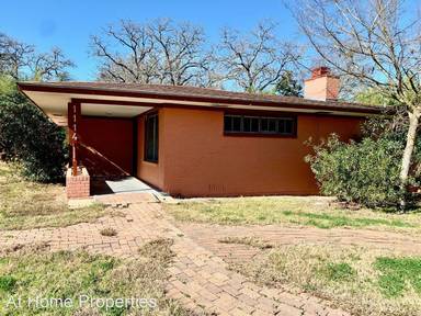 Main picture of 1106 Langford St