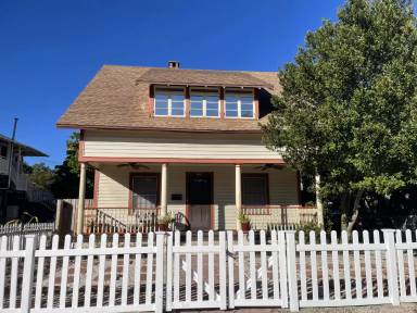 Main picture of 467 9th Ave N