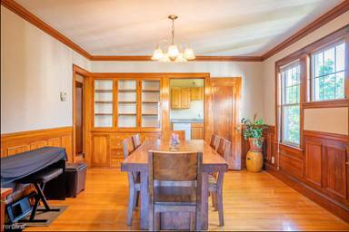 Main picture of 1698 Commonwealth Ave