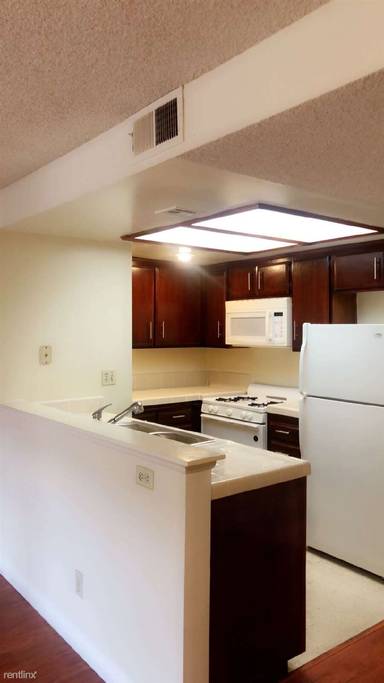 Main picture of 2433 Barry Ave