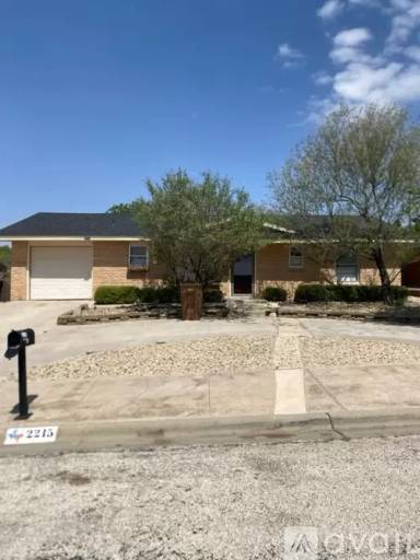 Main picture of 2215 Lynn Dr