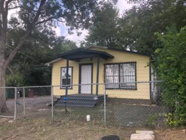 Main picture of 2705 El Paso St