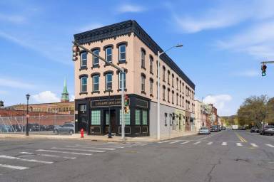 Main picture of 97 Maple St